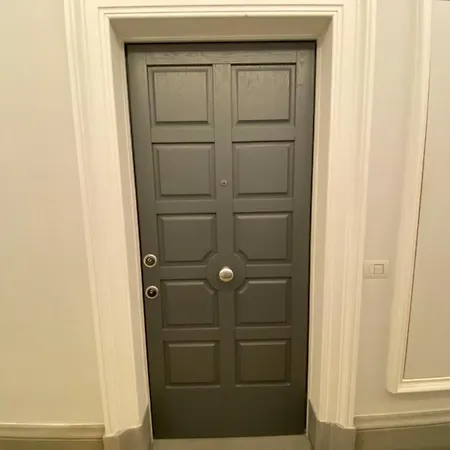 Luxury White House Daire